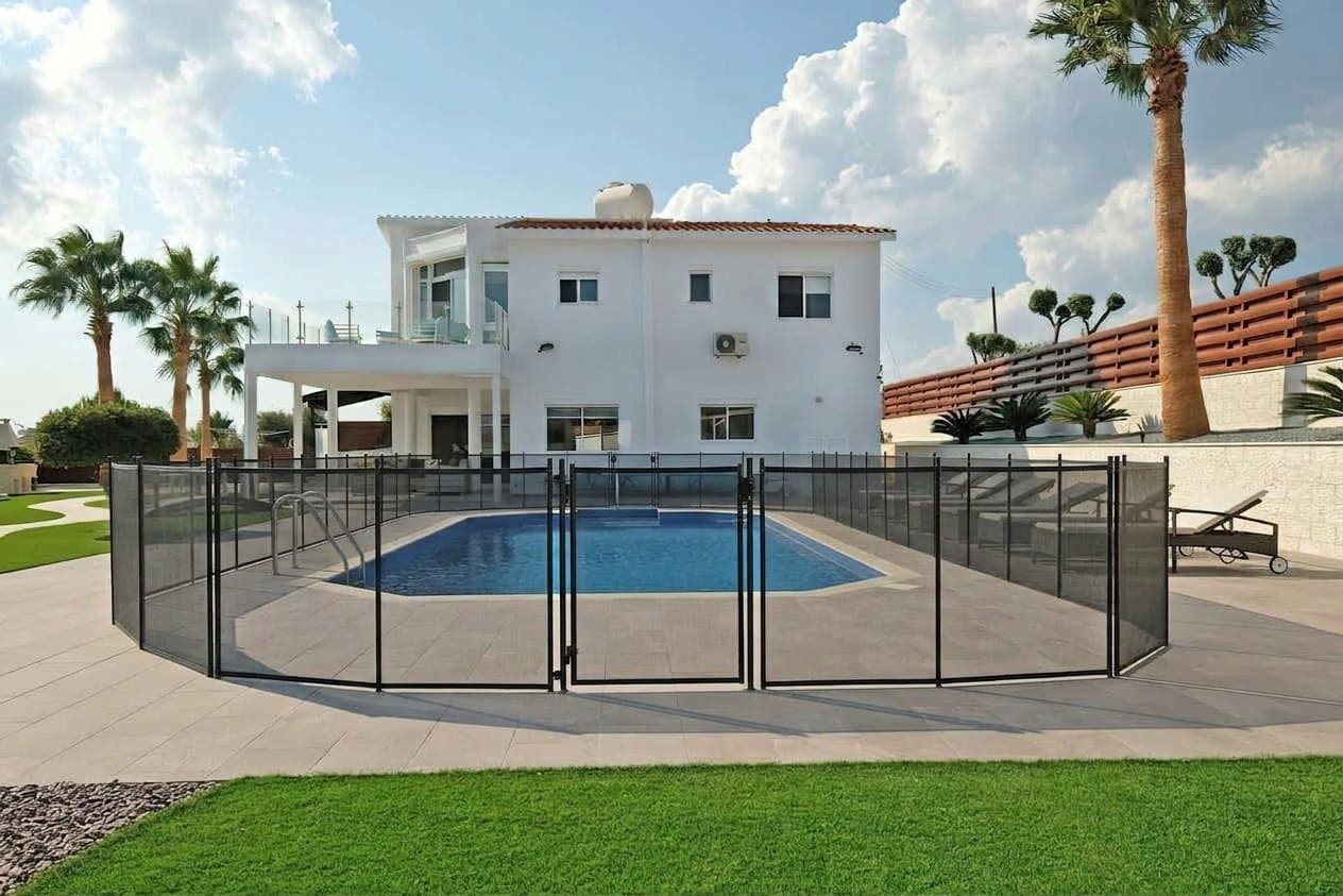 Illustration: the villa’s pool with the mesh safety fence the Kids upgrade fits