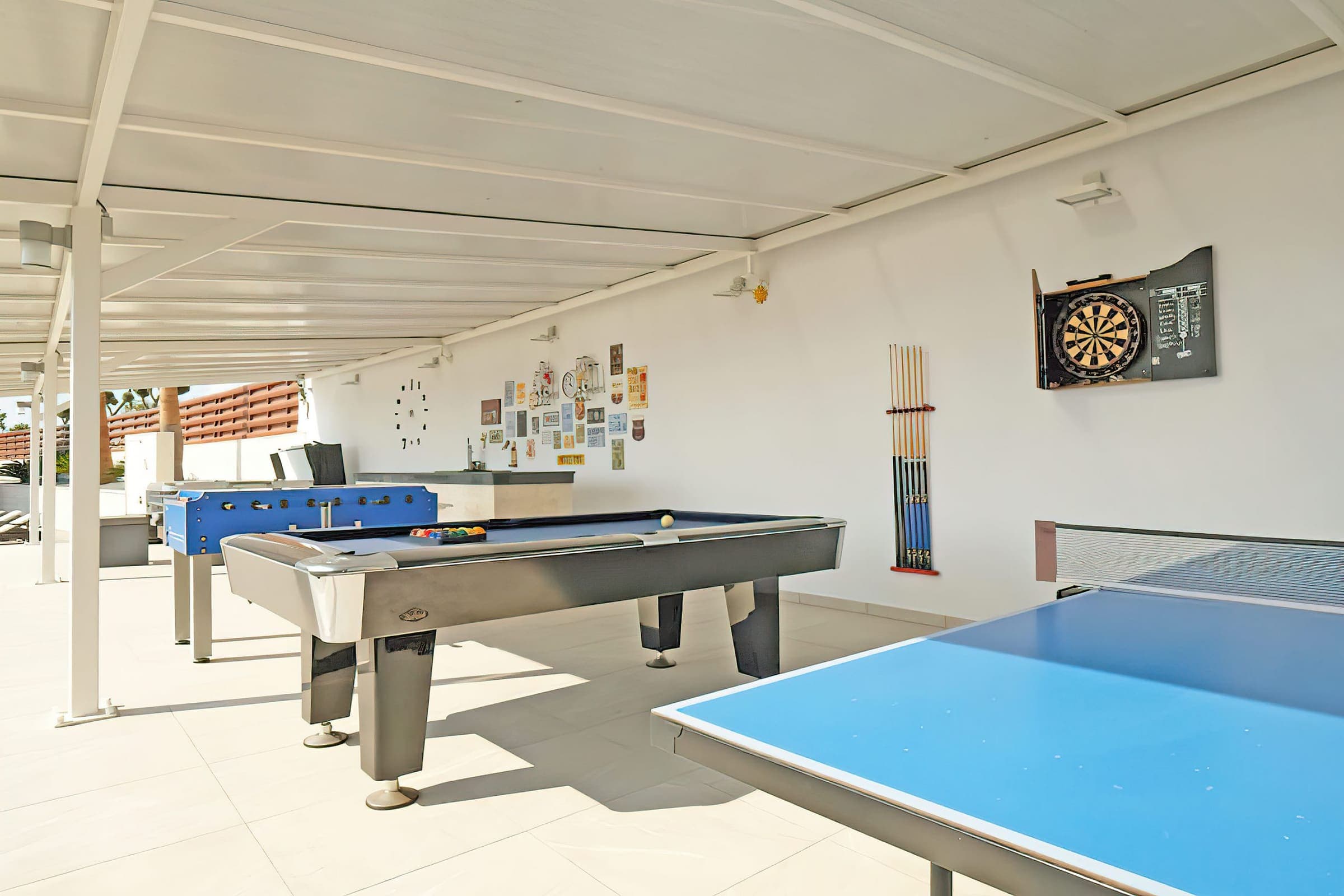 Pool table, table tennis, table football and darts in the covered games area